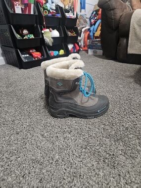 Columbia Omni-Heat Youth Size 3 Winter Snow Boots Gray Blue Faux Fur Waterproof